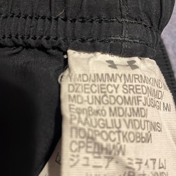 Under armour girls running shorts - Picture 3 of 3